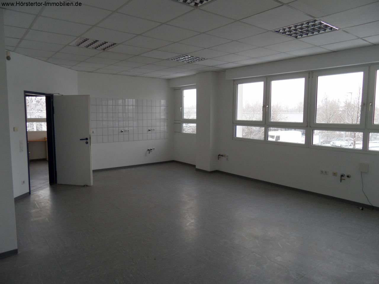 Ausgezeichnet aufgeteilte Büro/Praxisfläche in jungem Haus