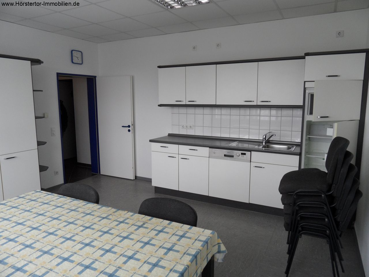 Ausgezeichnet aufgeteilte Büro/Praxisfläche in jungem Haus