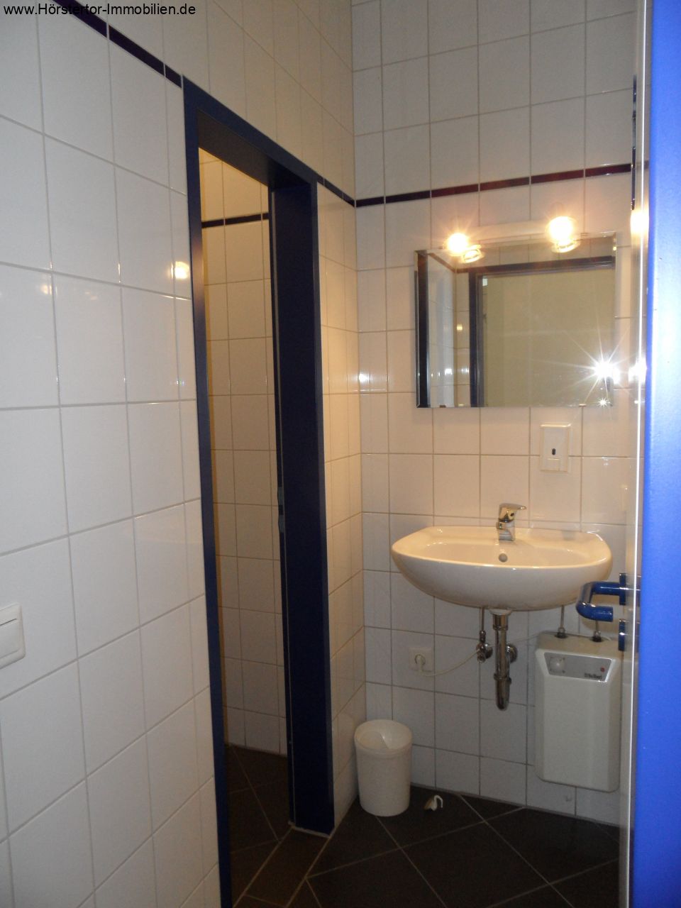 Ausgezeichnet aufgeteilte Büro/Praxisfläche in jungem Haus