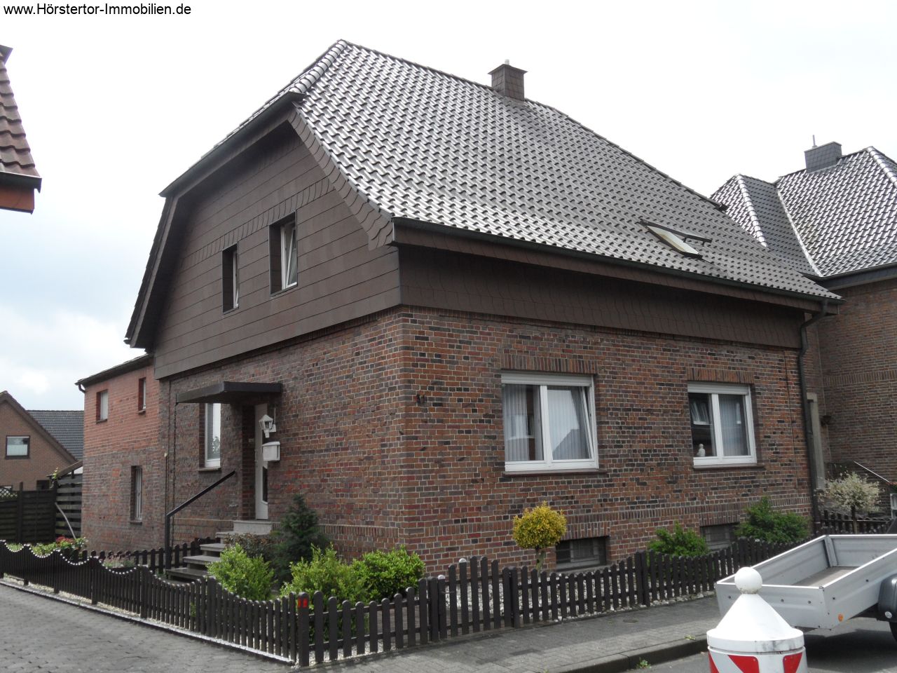 großes Haus auf großem Grund!