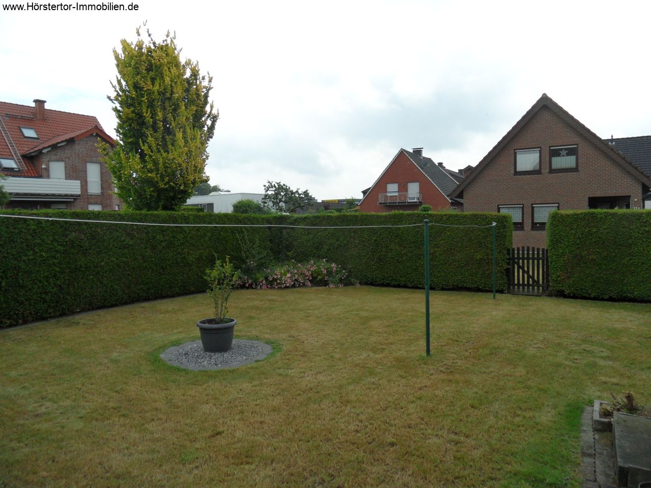 großes Haus auf großem Grund!