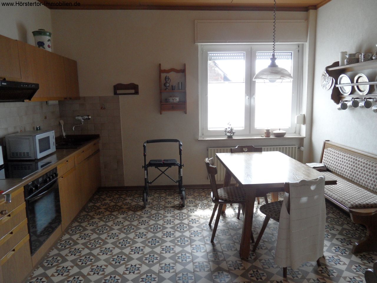 großes Haus auf großem Grund!