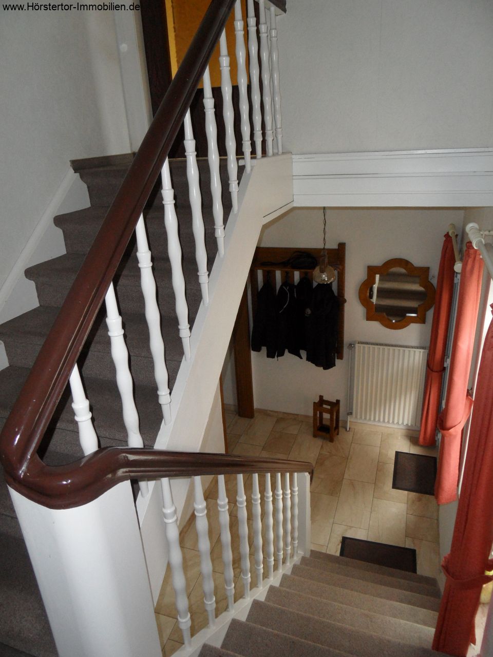 großes Haus auf großem Grund!