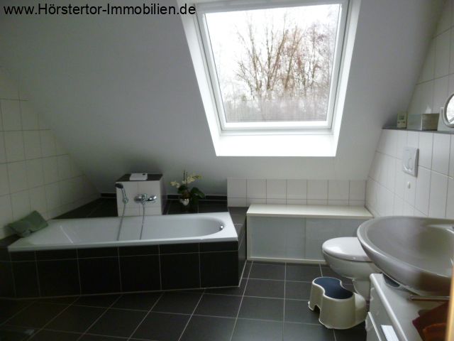 Bad mit Wanne und Dusche Bad mit Wanne und Dusche