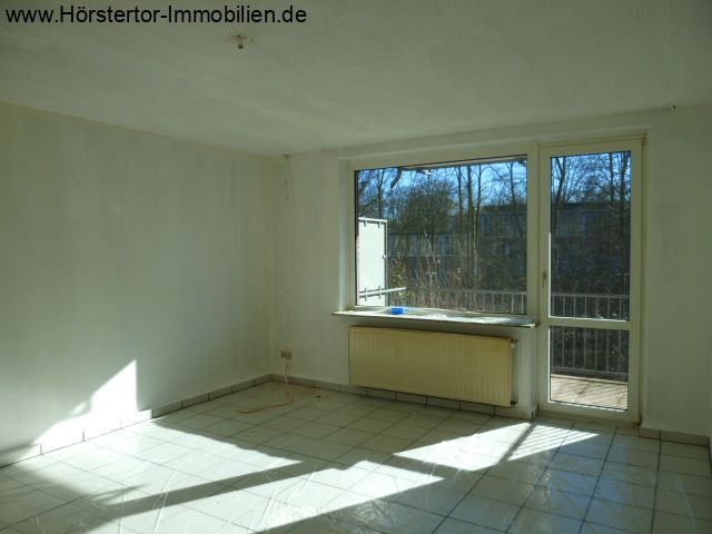 Wohnzimmer mit Südbalkon