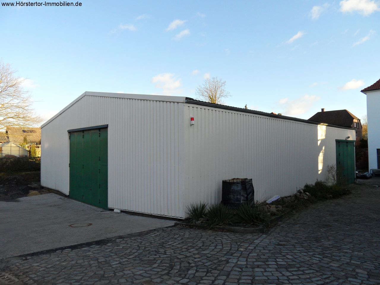 Halle mit 2 Toren Halle mit 2 Toren