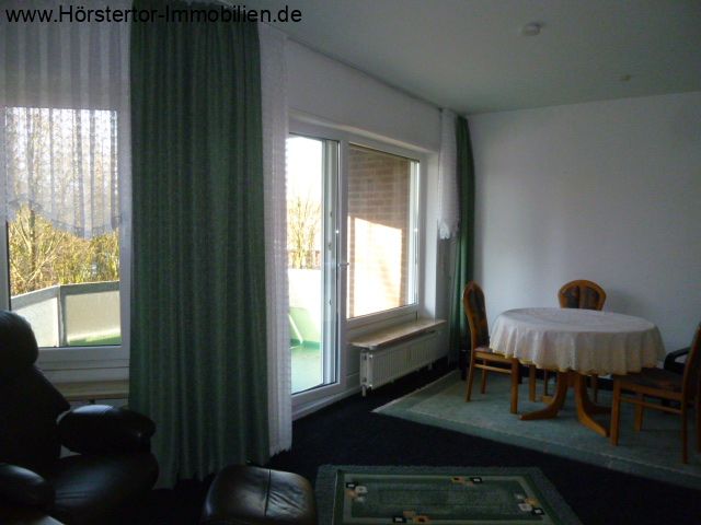 Wohnzimmer mit Balkon