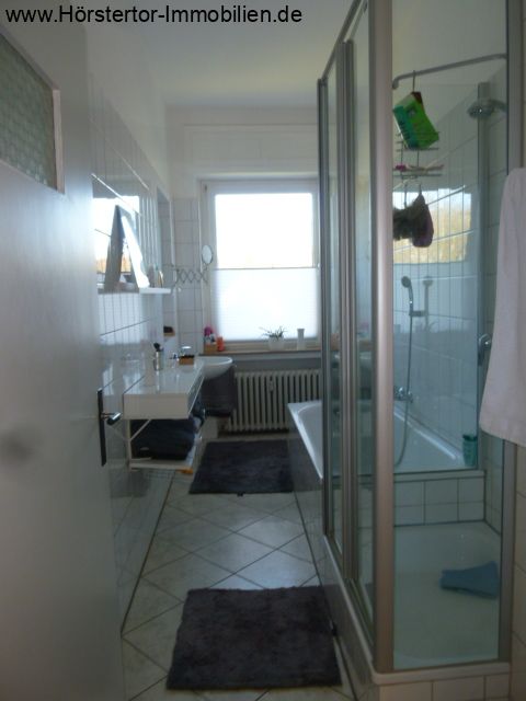 Bad mit Wanne und dusche Bad mit Wanne und dusche