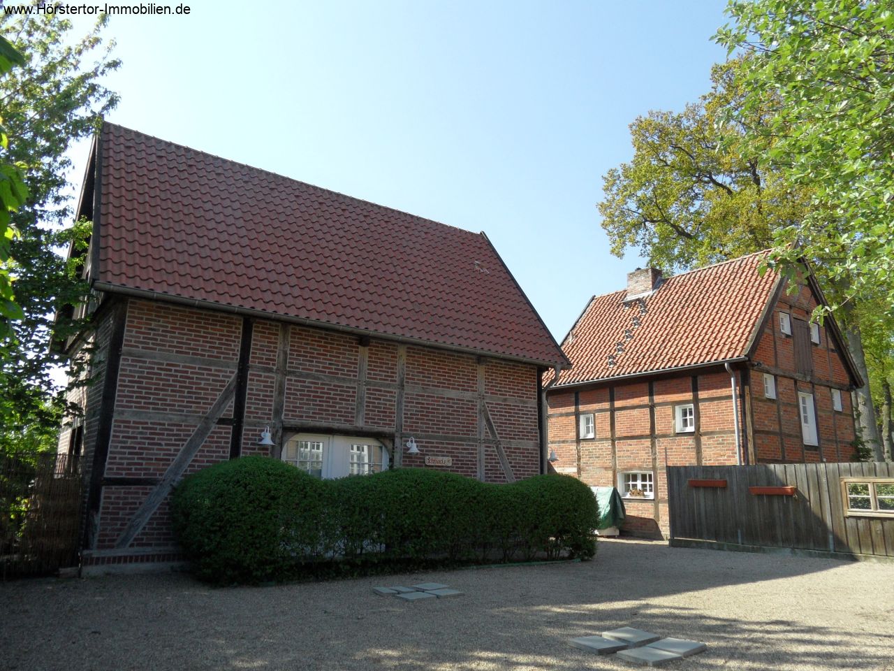 Schmiede links, Spieker rechts Schmiede links, Spieker rechts