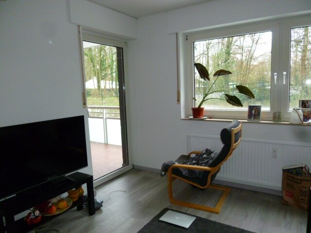 Wohnzimmer mit Zugang zum Balkon Wohnzimmer mit Zugang zum Balkon
