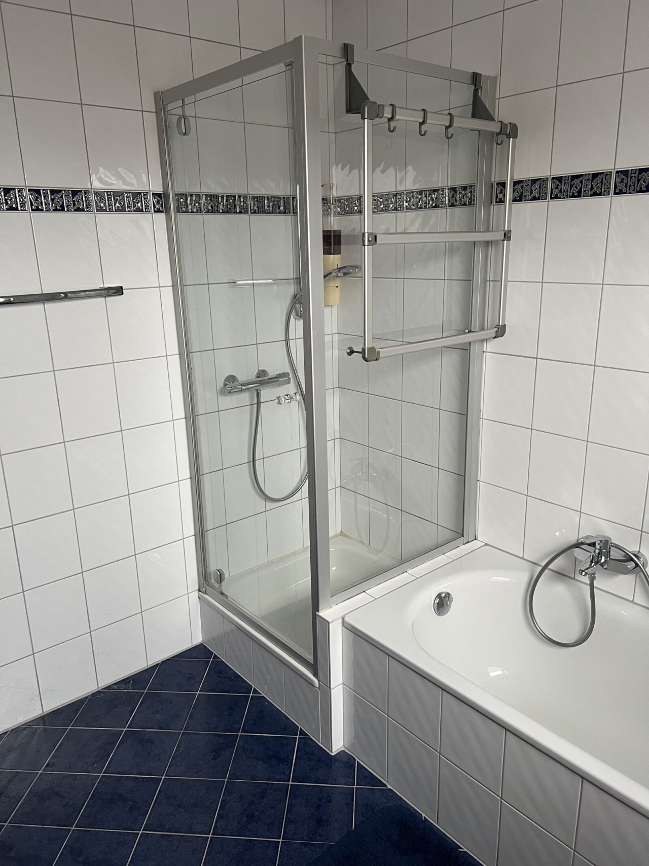 Bad, Dusche-Wanne Bad, Dusche-Wanne