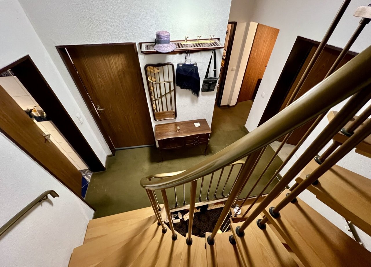 Treppenhaus 1.OG Treppenhaus 1.OG