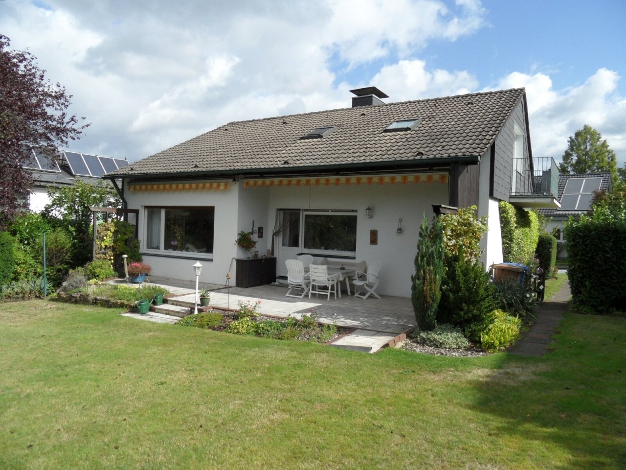 Gartenseite mit Westterrasse Gartenseite mit Westterrasse